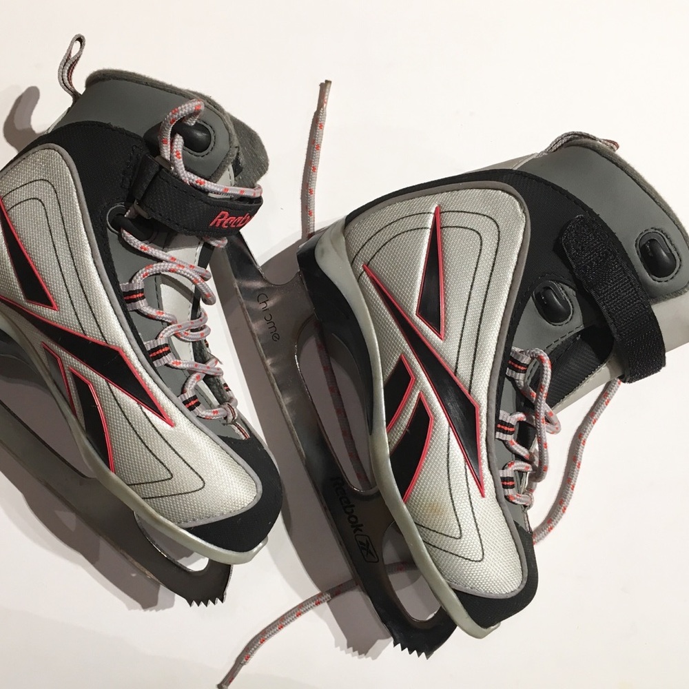 REEBOK KIDS ICE SKATES. Size 2